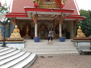 Туристка в храме в Таиланде